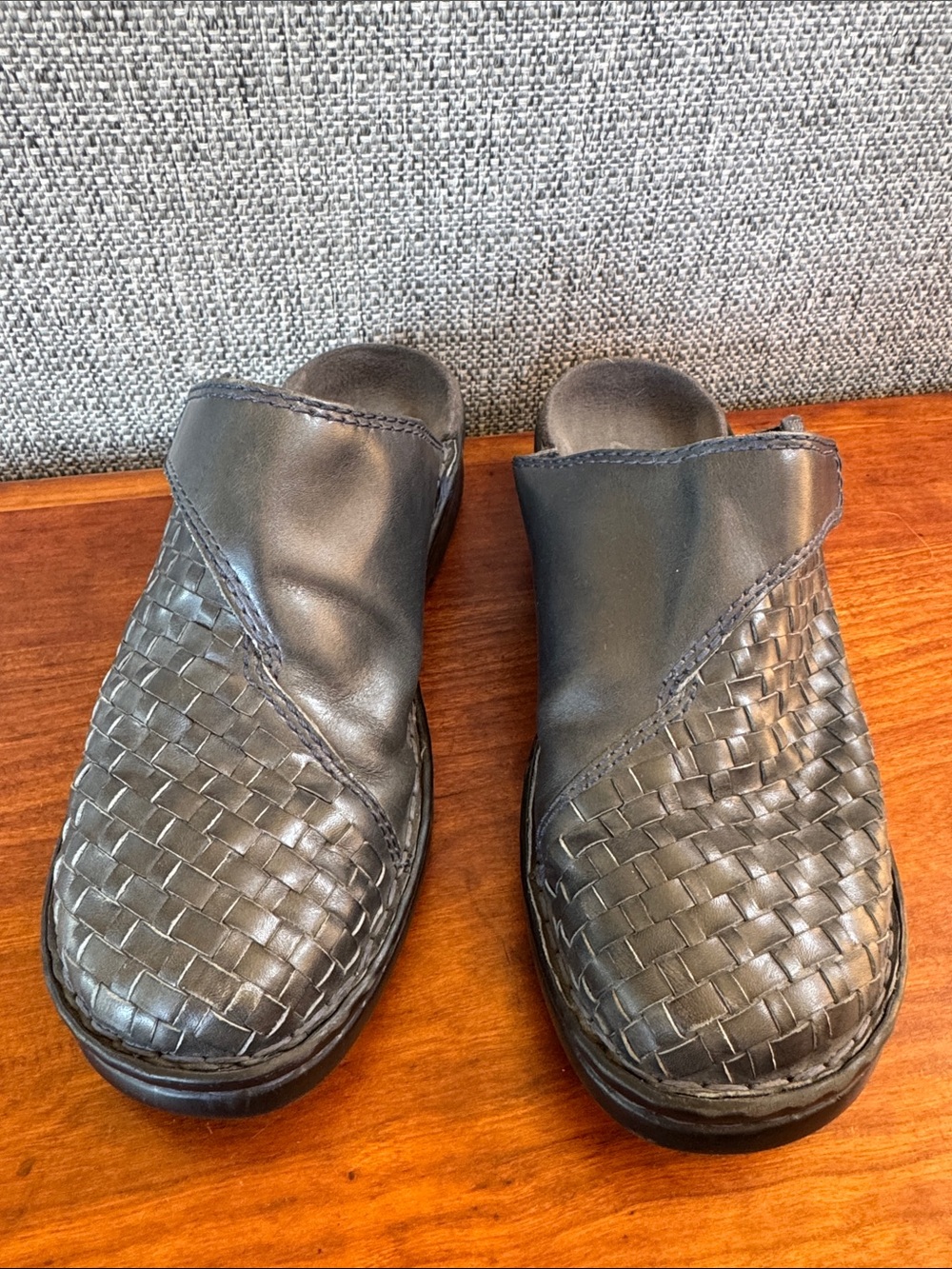 Clarks Vintage Woven Leather Grey Woven Leather Slip-On Clogs Size 8M